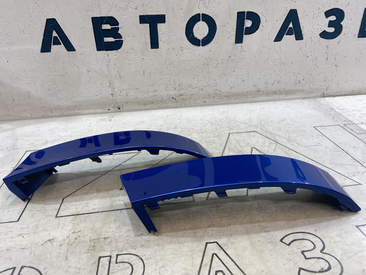 Накладка (планка) под фонарь правая, левая 1Z5813345 Skoda Octavia RS II