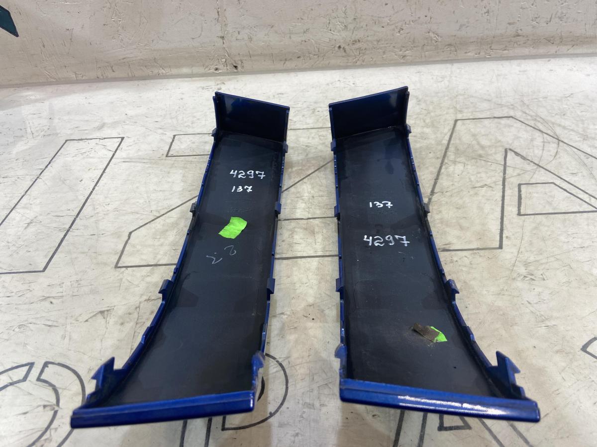 Накладка (планка) под фонарь правая, левая 1Z5813345 Skoda Octavia RS II