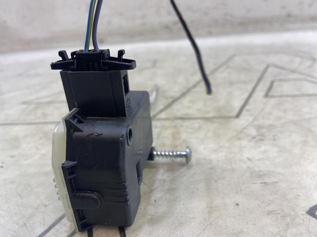 Исполнительный электродвиг. 1M0959781A Skoda Octavia RS II