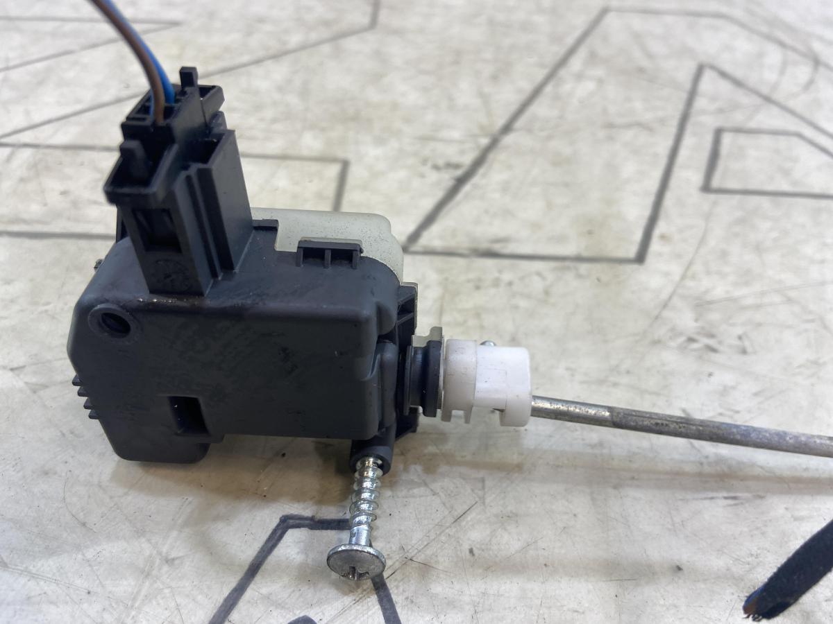 Исполнительный электродвиг. 1M0959781A Skoda Octavia RS II