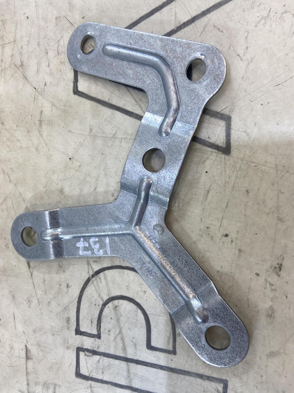 Кронштейн 1Z2907347 Skoda Octavia RS II