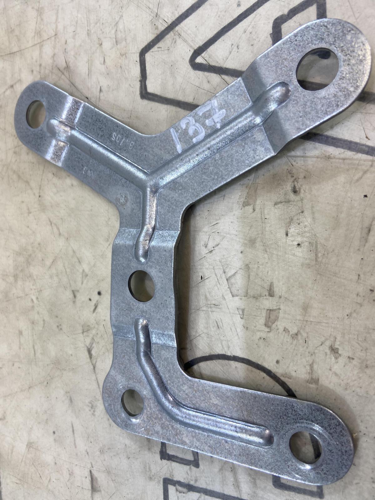 Кронштейн 1Z2907347 Skoda Octavia RS II