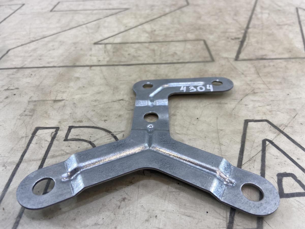 Кронштейн 1Z2907347 Skoda Octavia RS II