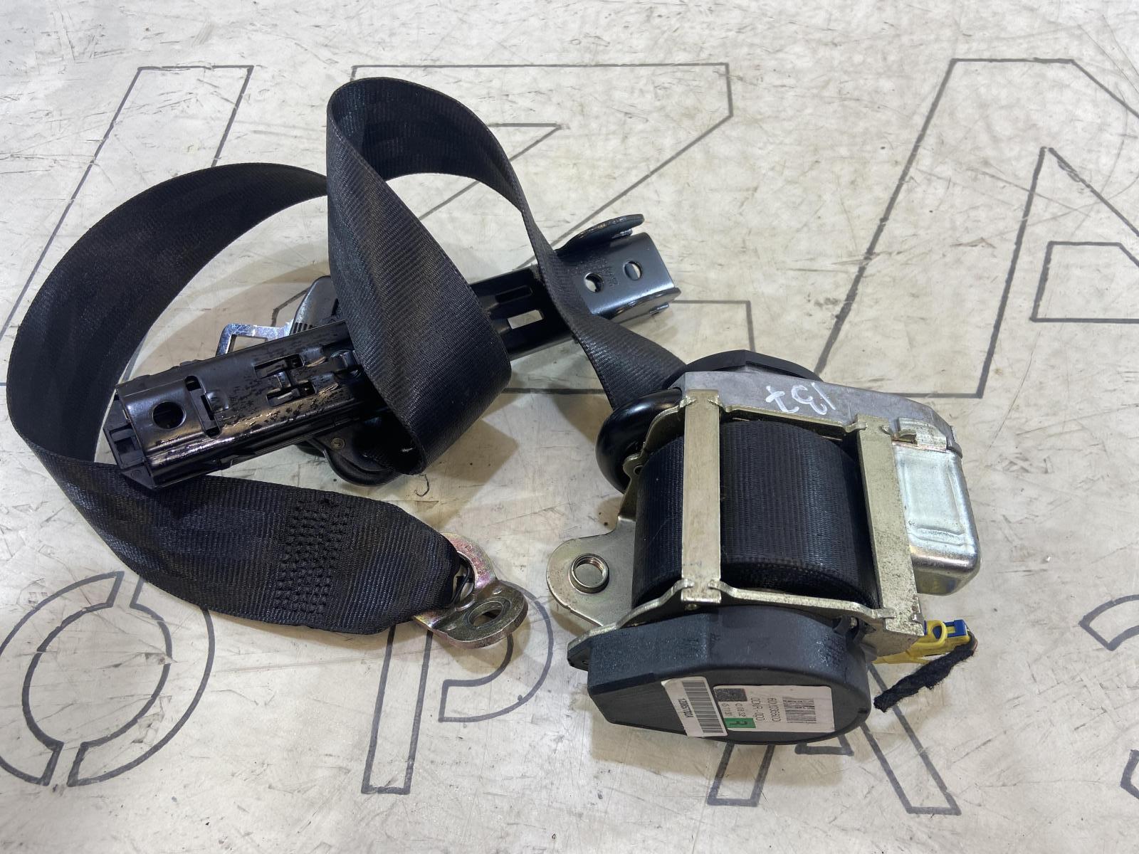 Ремень безопасности передний правый 1Z0857702A Skoda Octavia RS II