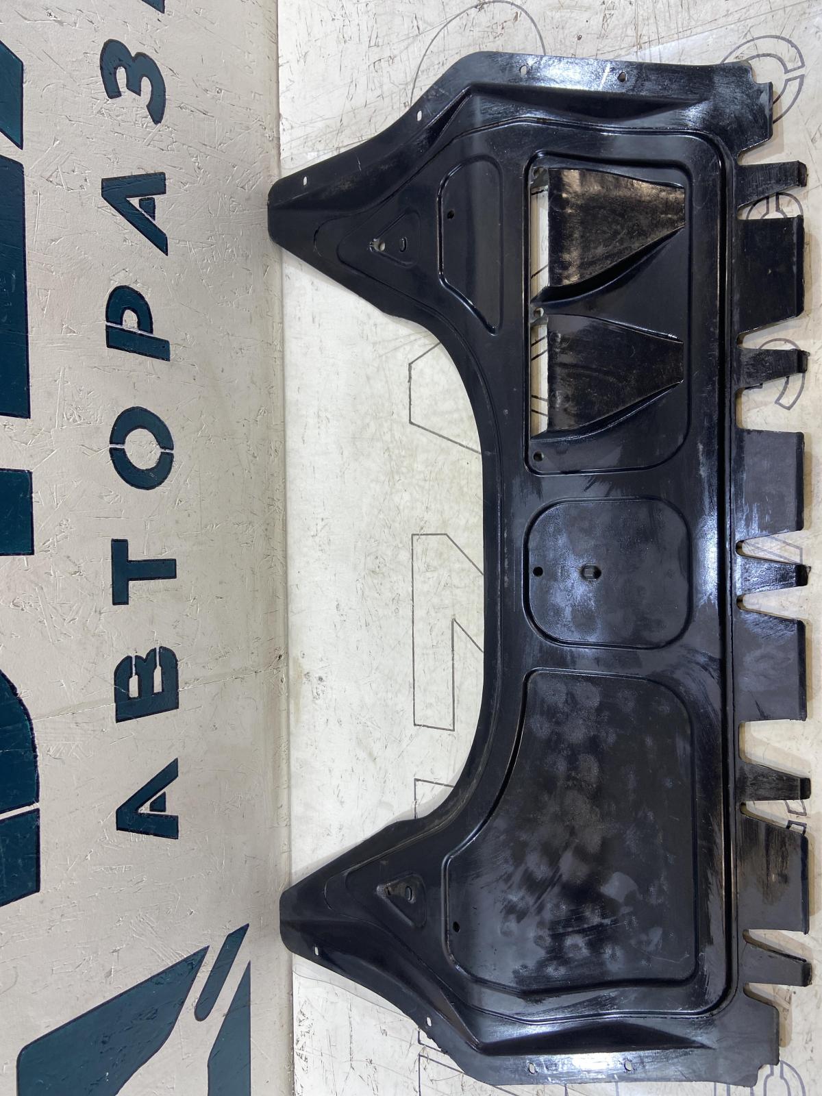 Пыльник двигателя центральный 1K0825237J Skoda Octavia II рест