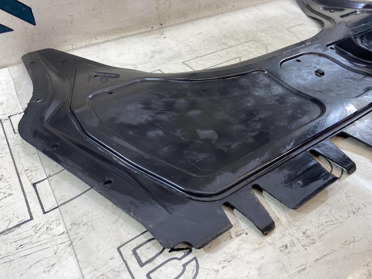 Пыльник двигателя центральный 1K0825237J Skoda Octavia II рест