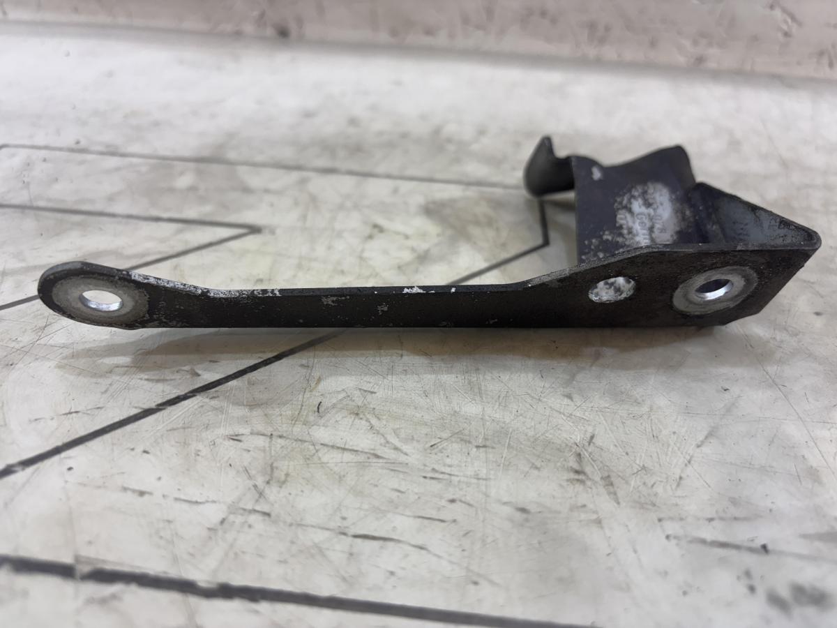 Кронштейн патрубка интеркулера 078133576A 