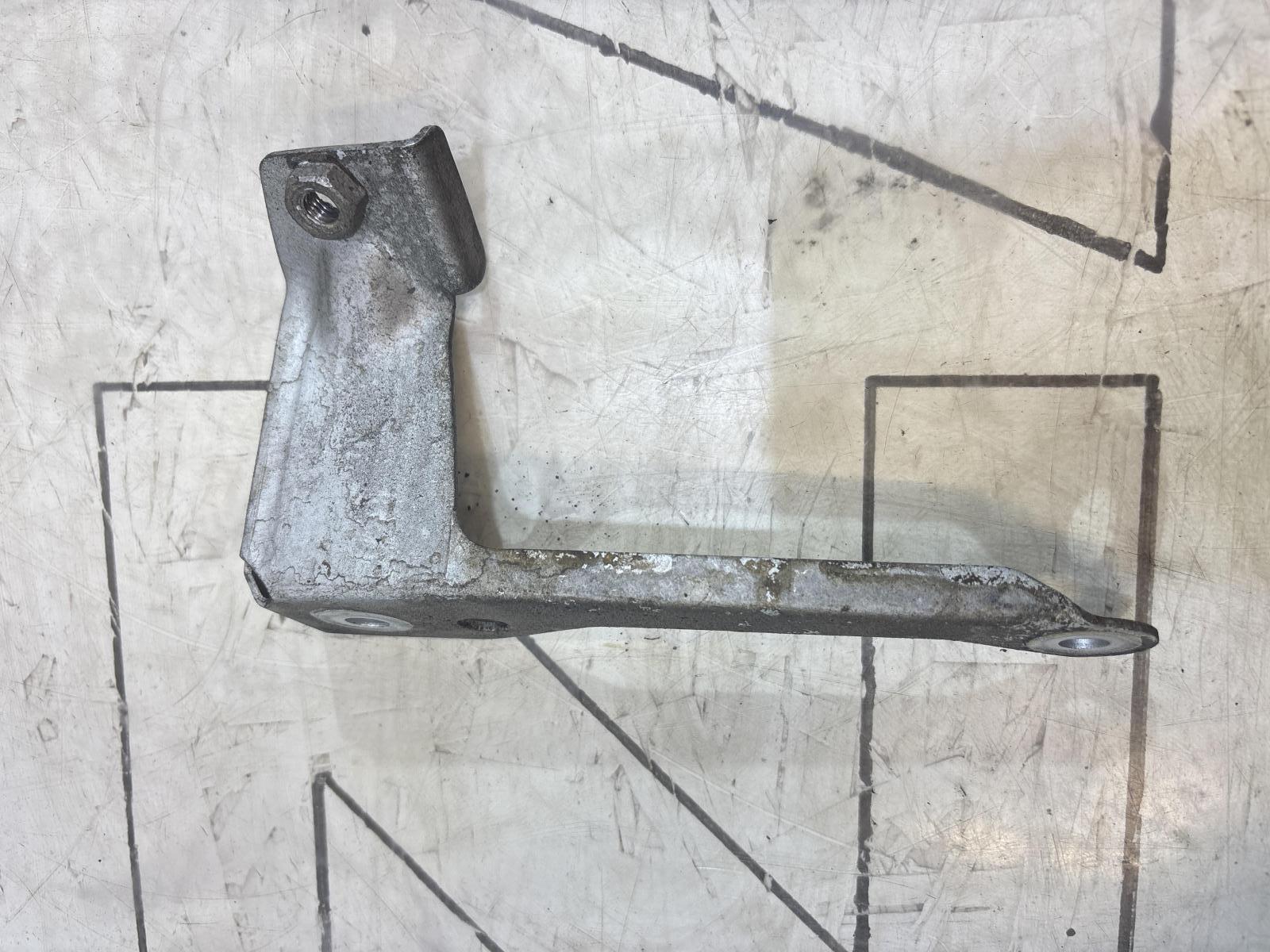 Кронштейн патрубка интеркулера 078133576A 