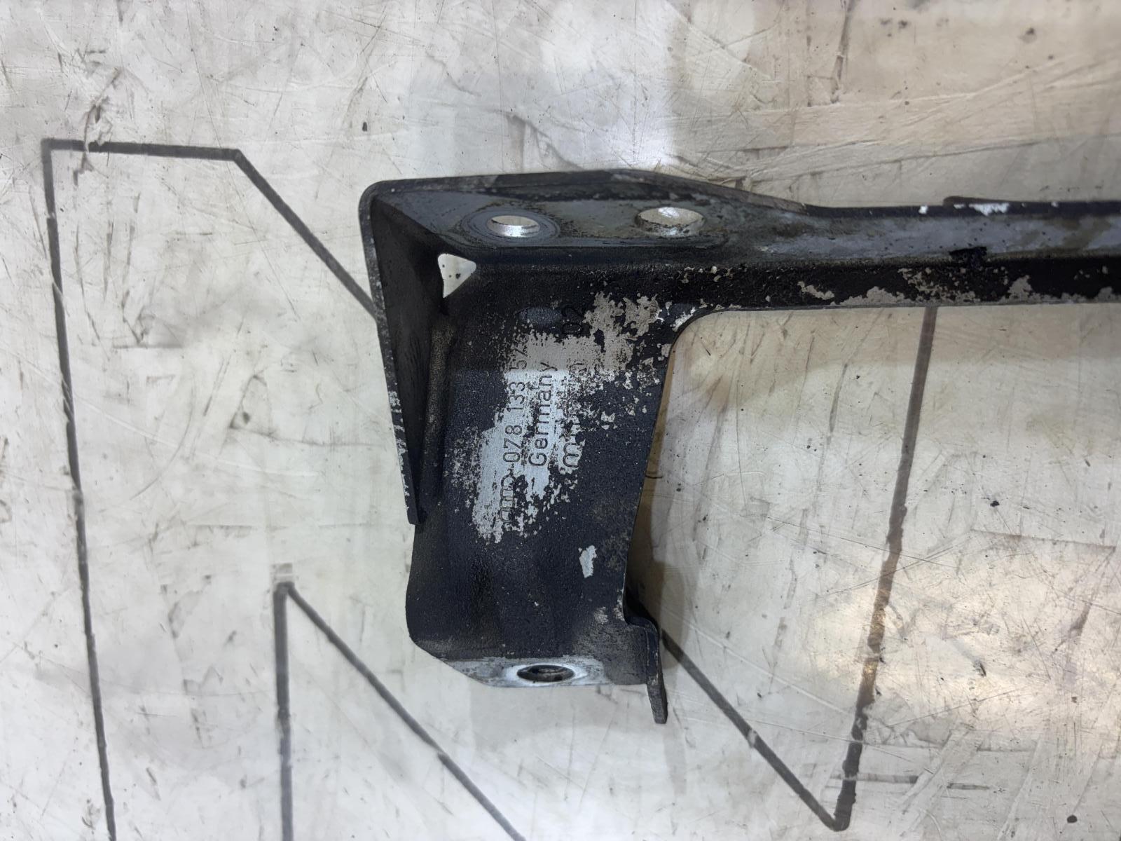 Кронштейн патрубка интеркулера 078133576A 