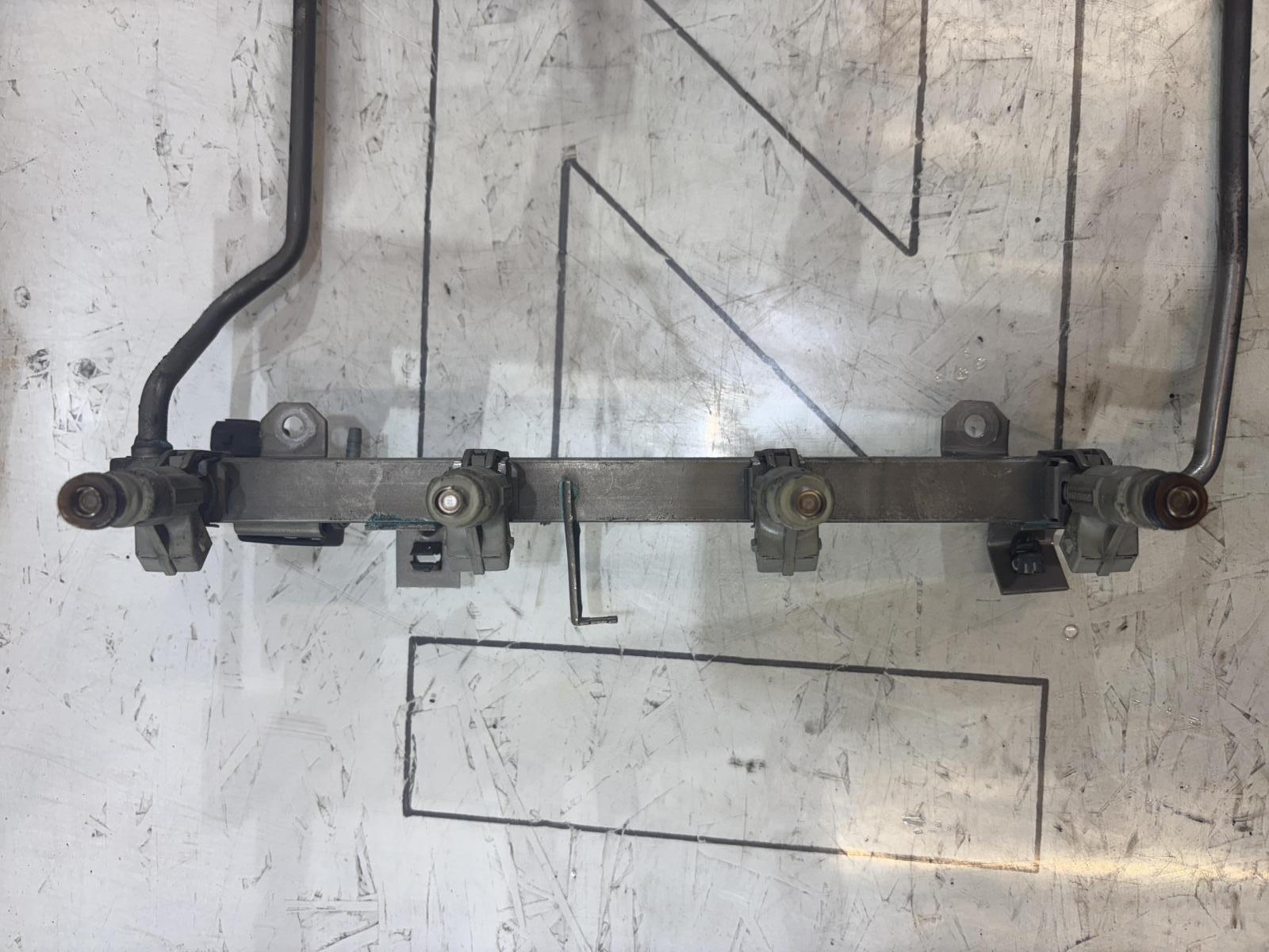 Топливная рампа 077133681L 