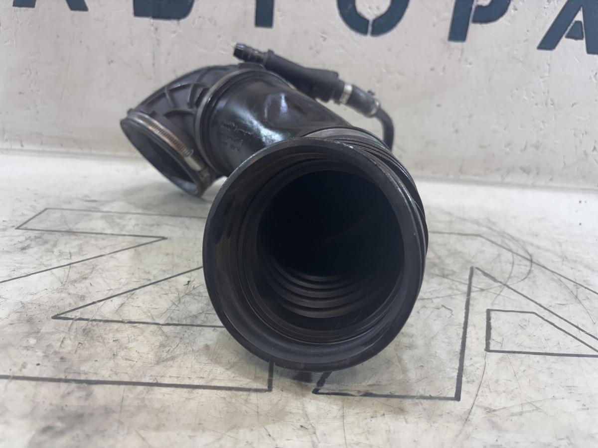 Впускной патрубок 077129627S 