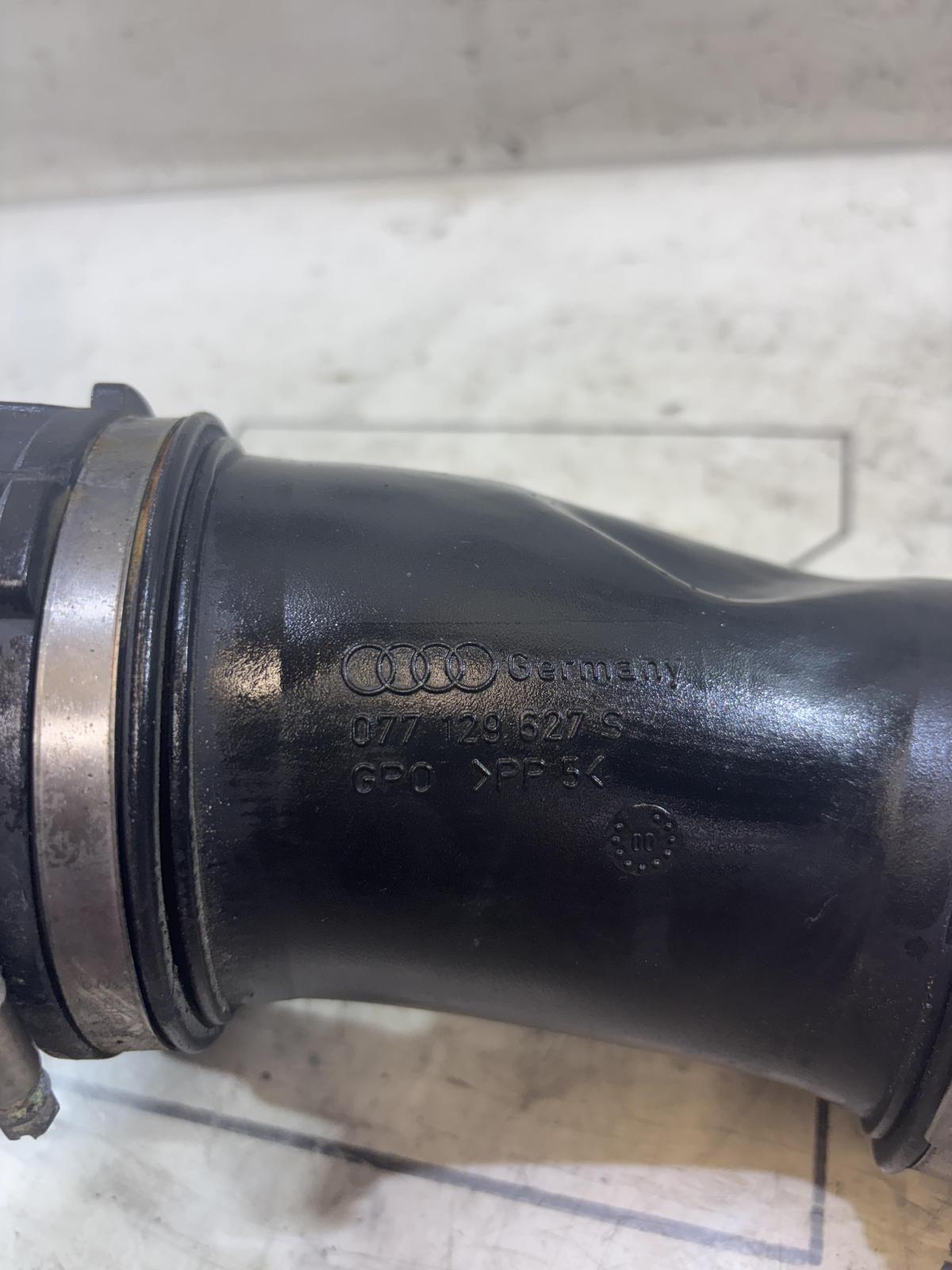 Впускной патрубок 077129627S 