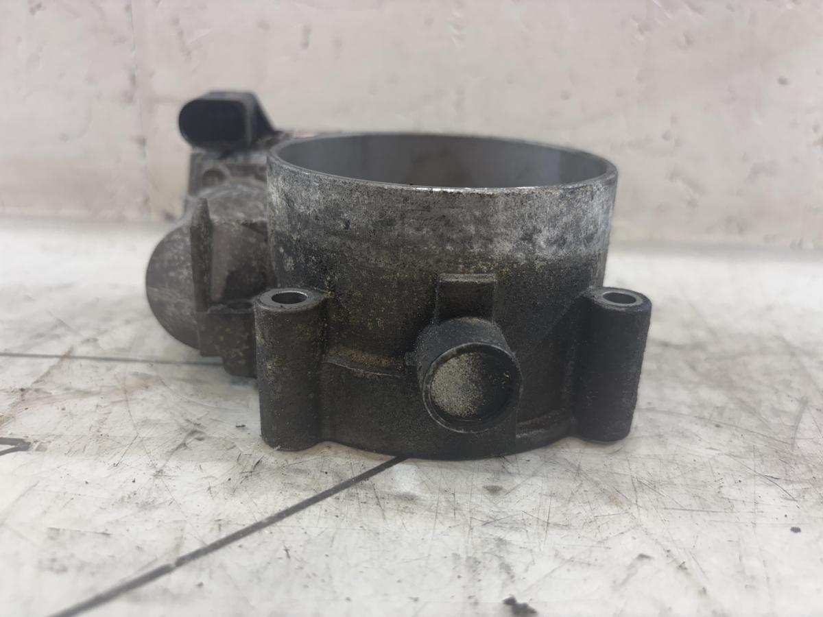 Дроссельная заслонка 077133062A 