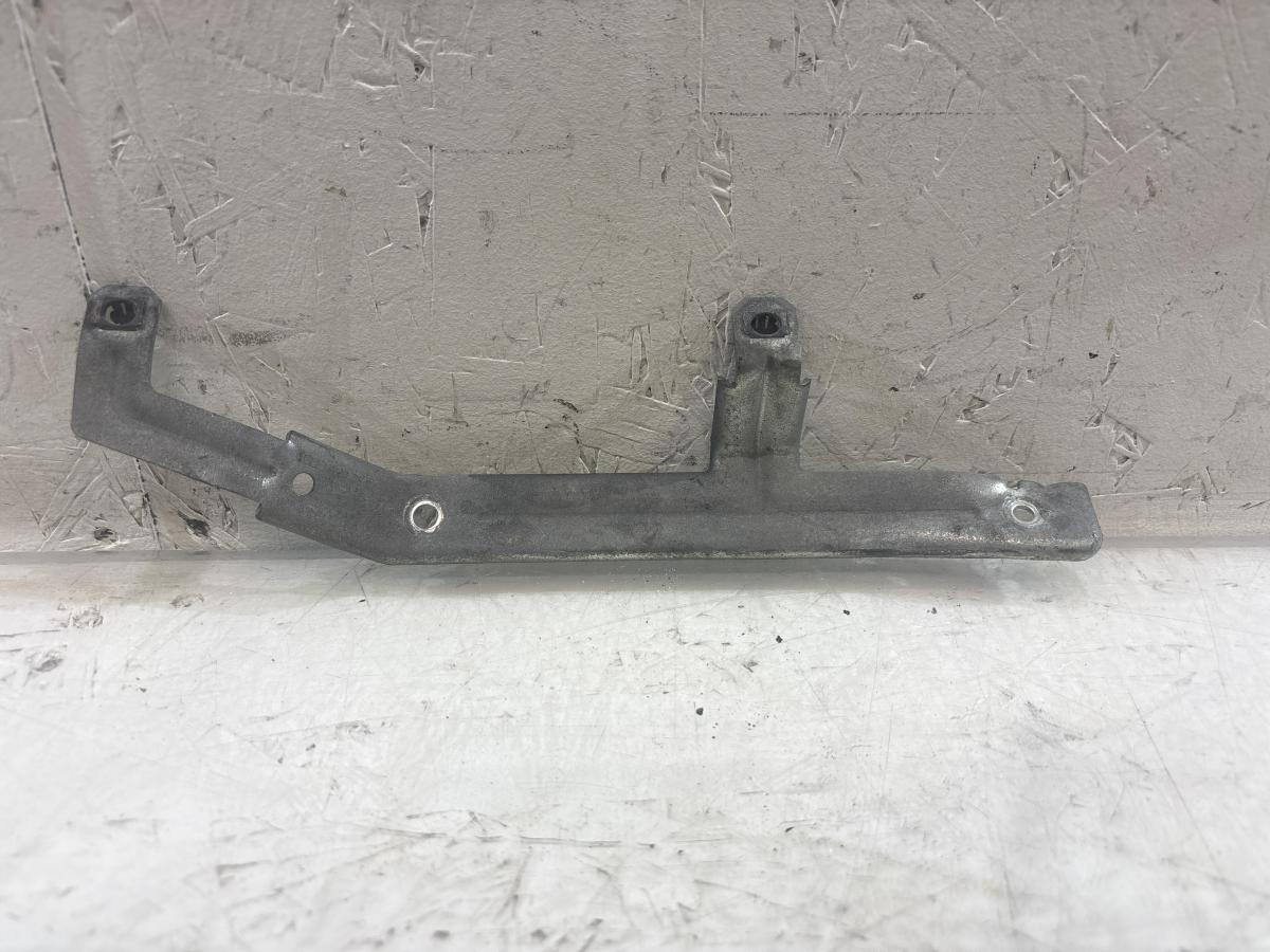 Кронштейн 077103947 