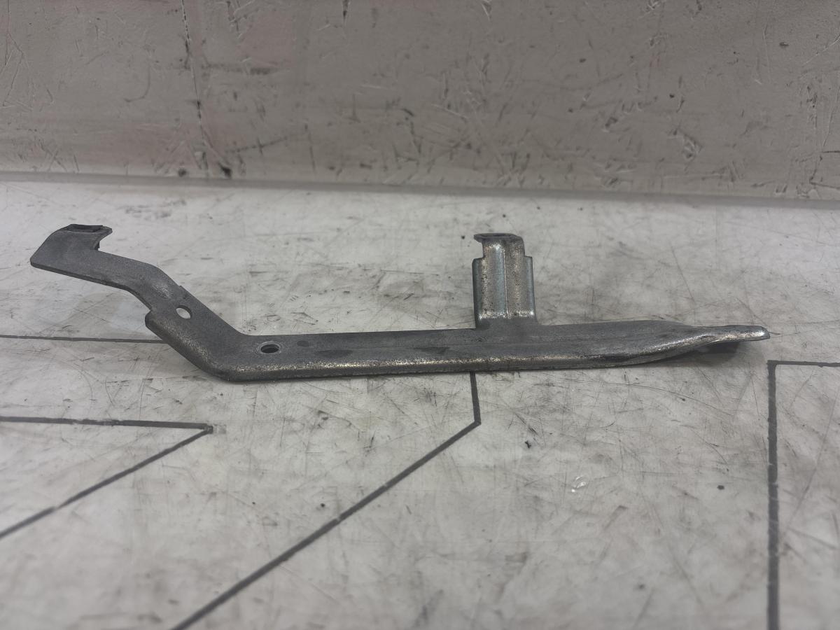 Кронштейн 077103947 