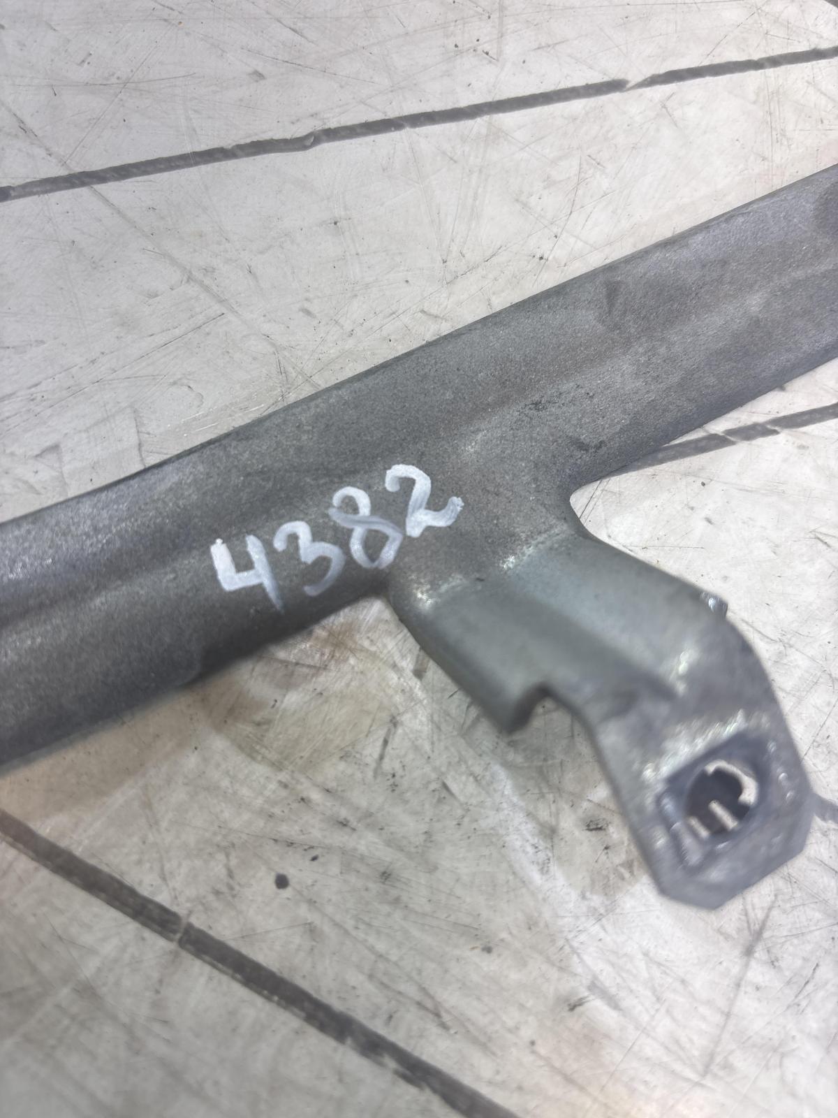 Кронштейн 077103947 