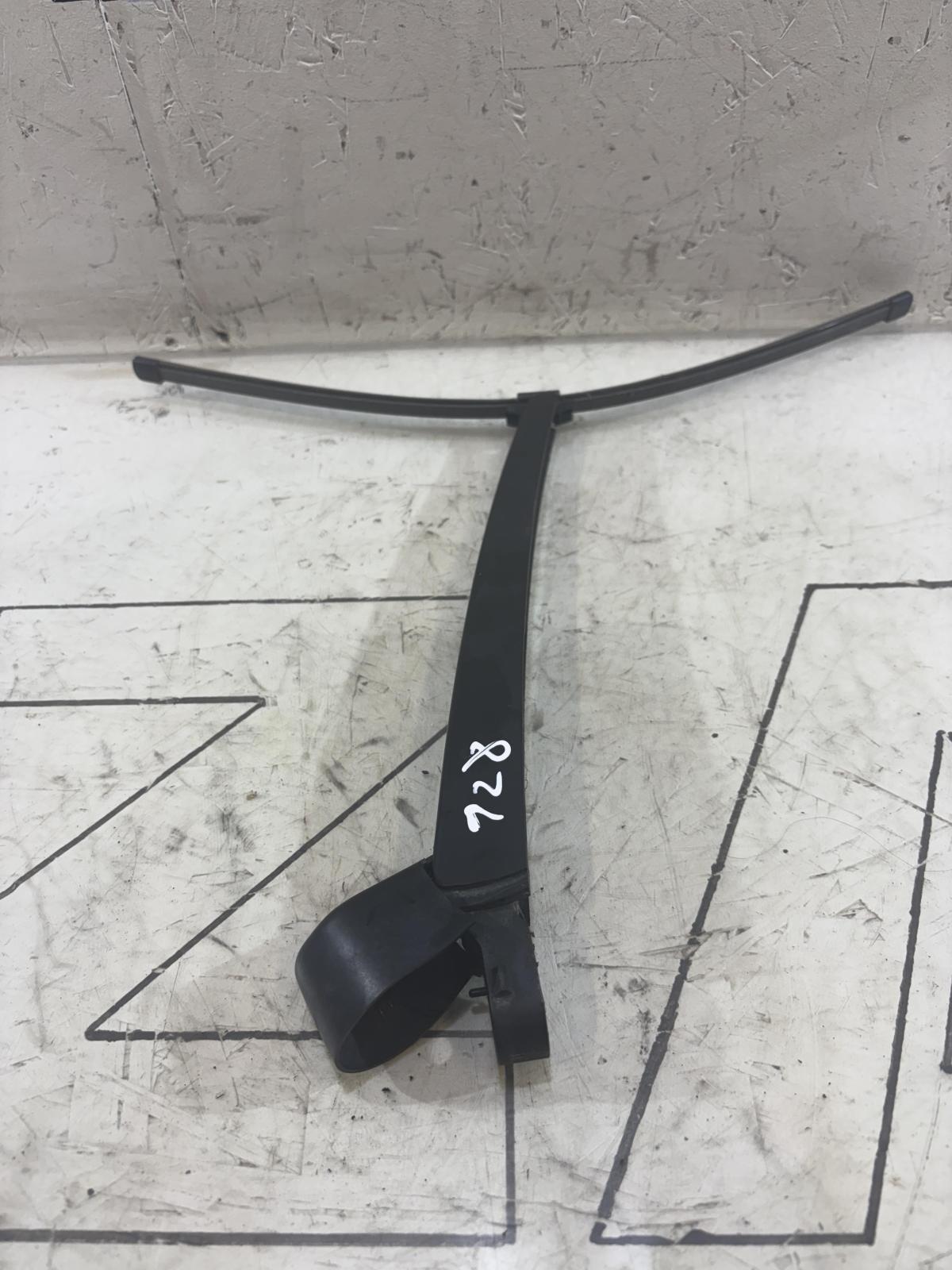 Поводок бескаркасной щётки 1T0955707A Skoda Octavia II рест