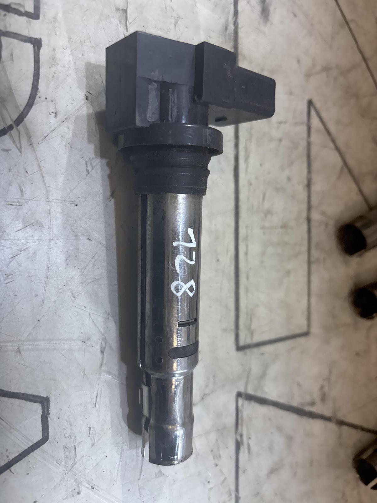 Катушка зажигания с наконечником провода к свече зажигания 036905715G Skoda Octavia II рест