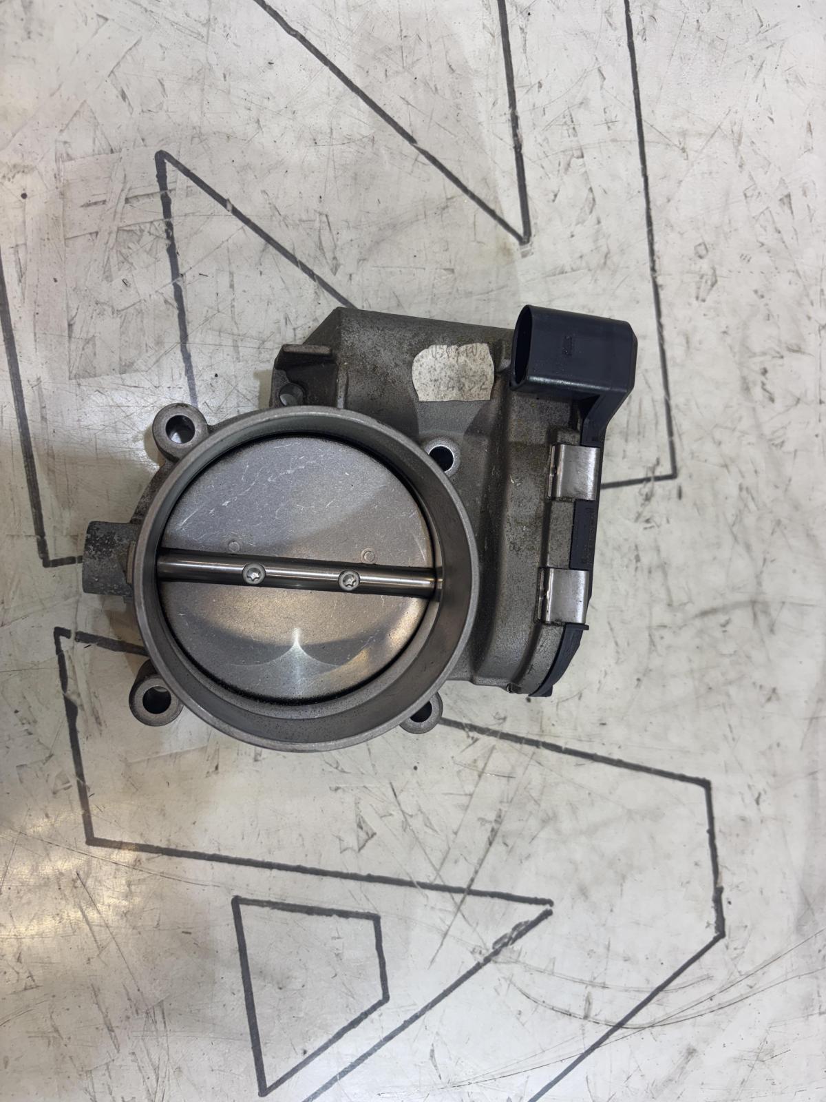 Дроссельная заслонка 077133062A 