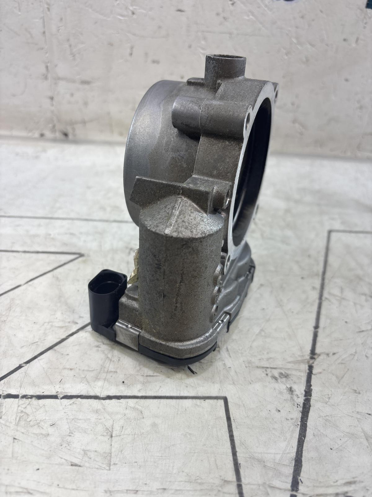 Дроссельная заслонка 077133062A 