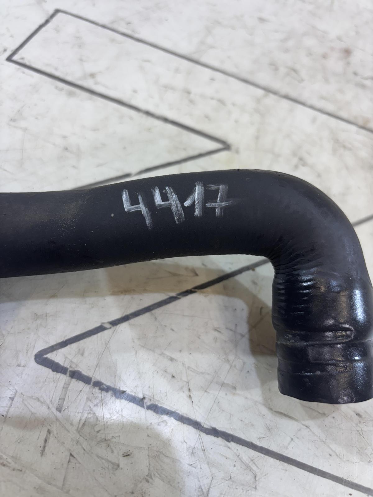 шланг трубки радиатора 5N0122157AG Skoda Octavia RS II