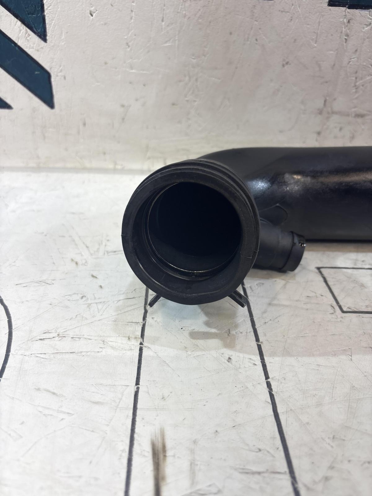 Шланг воздуховода 1K0129654AP Skoda Octavia RS II