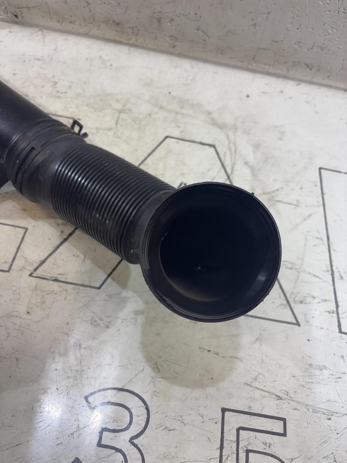 Шланг воздуховода 1K0129654AP Skoda Octavia RS II