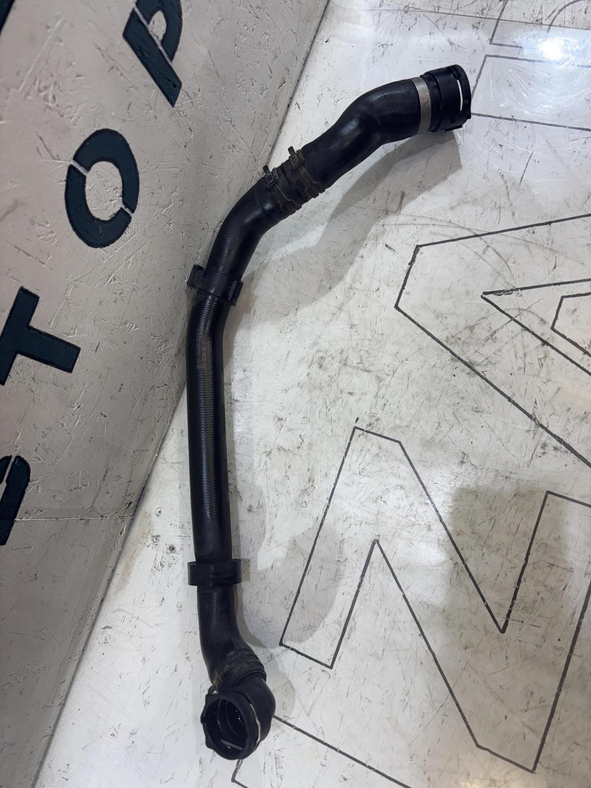 Патрубок охлаждения нижний 5N0122051BD Skoda Octavia RS II