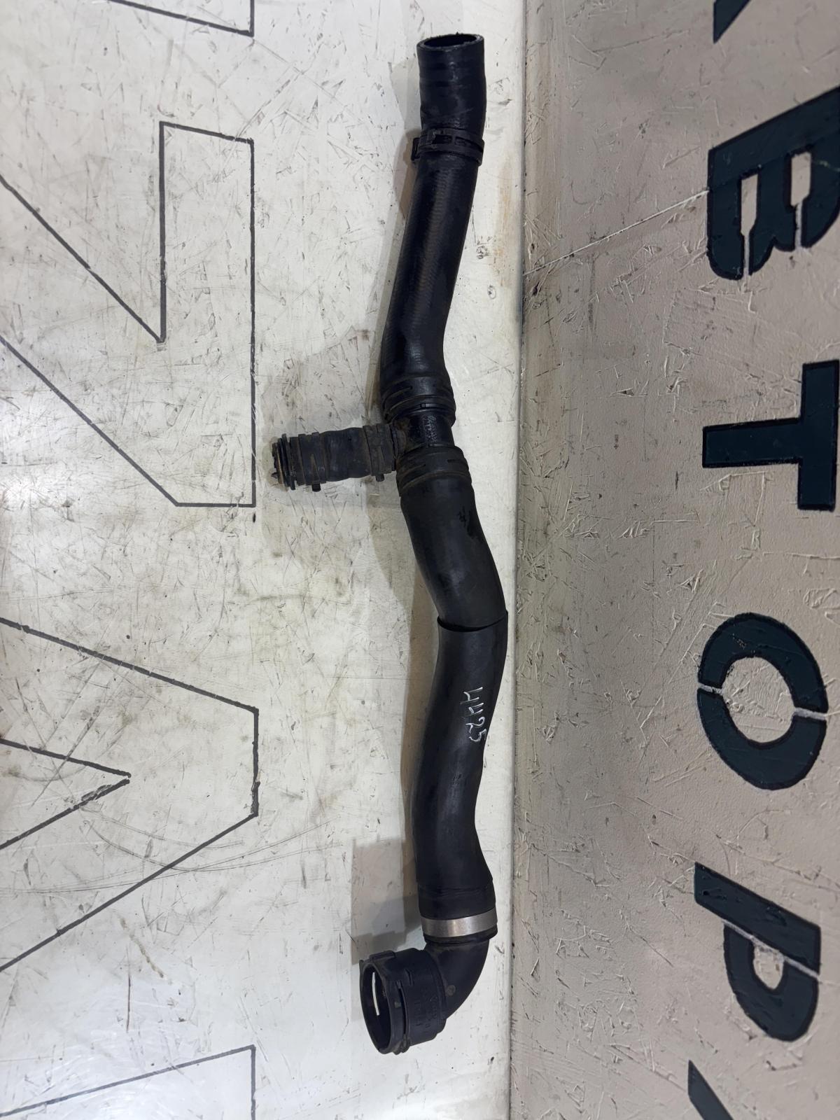 Патрубок 3B0122291L Skoda Octavia RS II