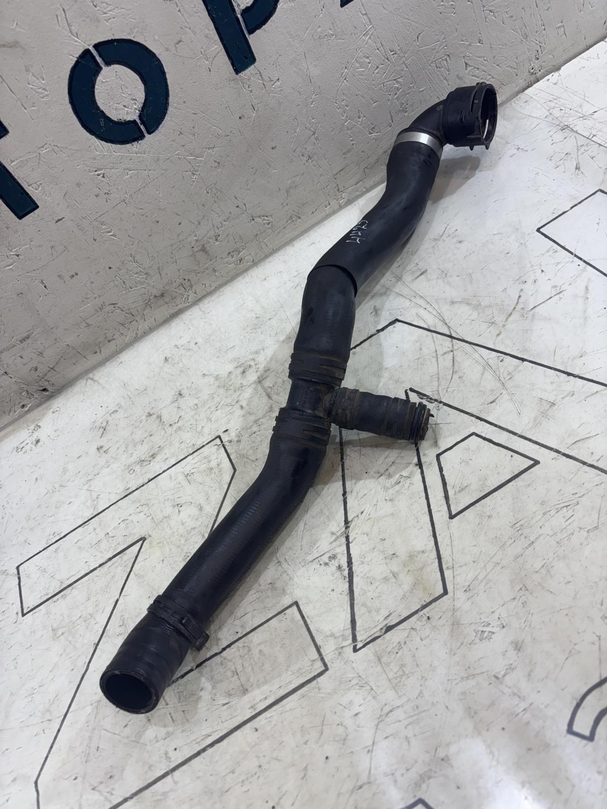 Патрубок 3B0122291L Skoda Octavia RS II