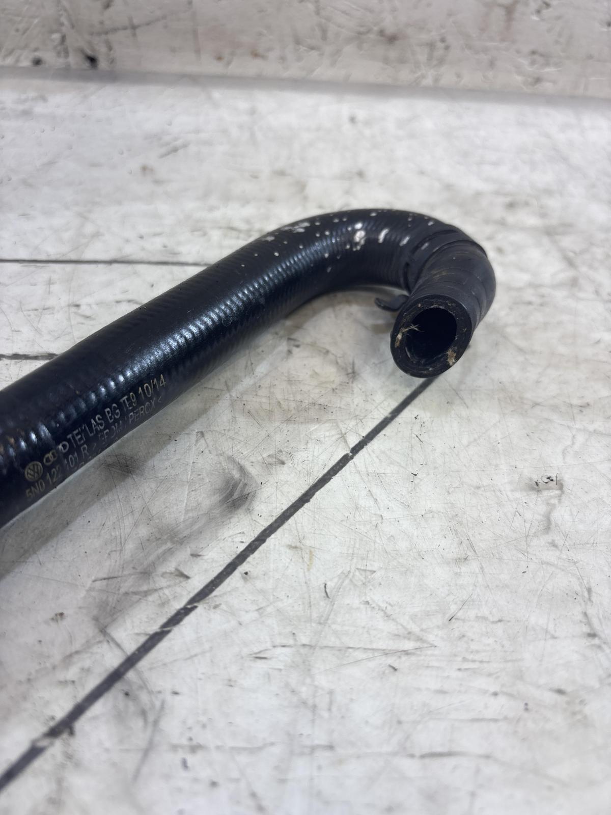 Патрубок системы охлаждения 5N0122101R Skoda Octavia RS II