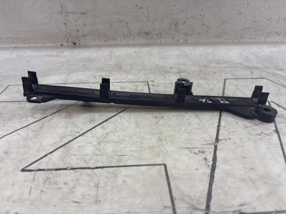 Держатель шланга 06J133519A Skoda Octavia RS II