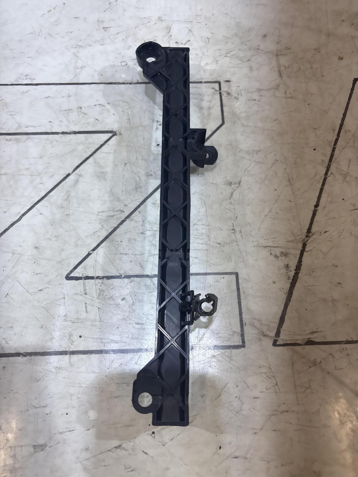 Держатель шланга 06J133519A Skoda Octavia RS II