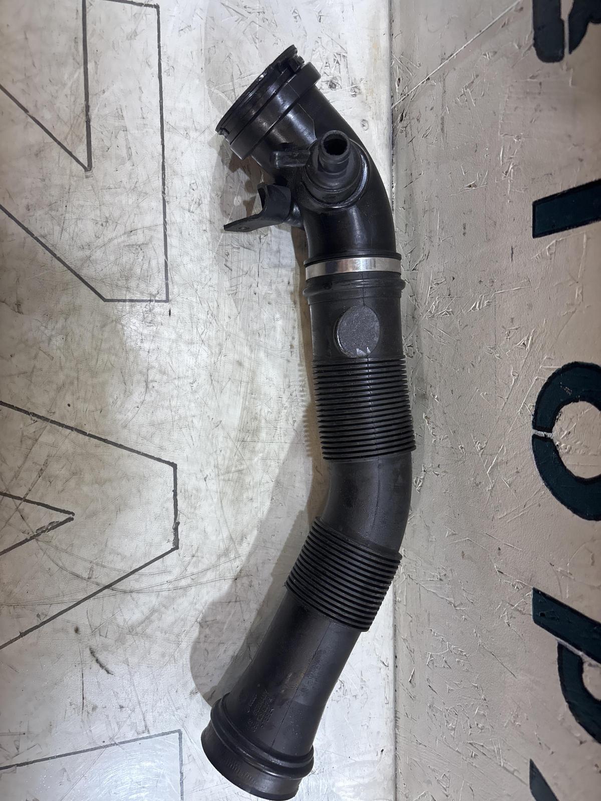 Воздуховод 058133356E 