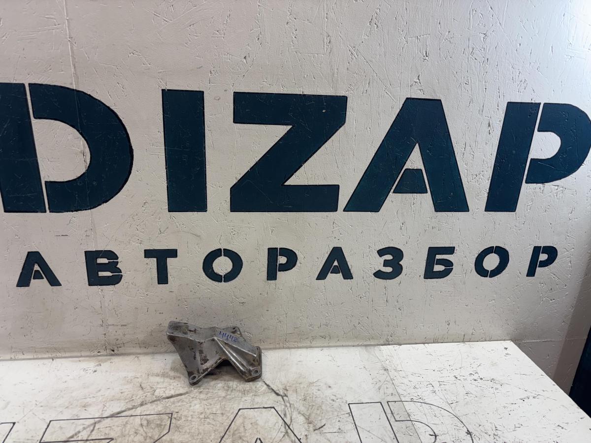 Кронштейн АКПП левый 4A0399113D Audi A6 C4