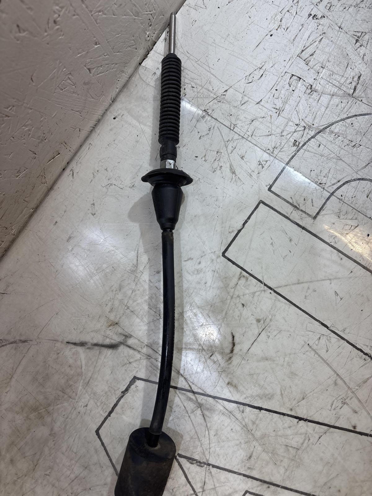 Тросик переключения КПП 4A0713265M Audi A6 C4