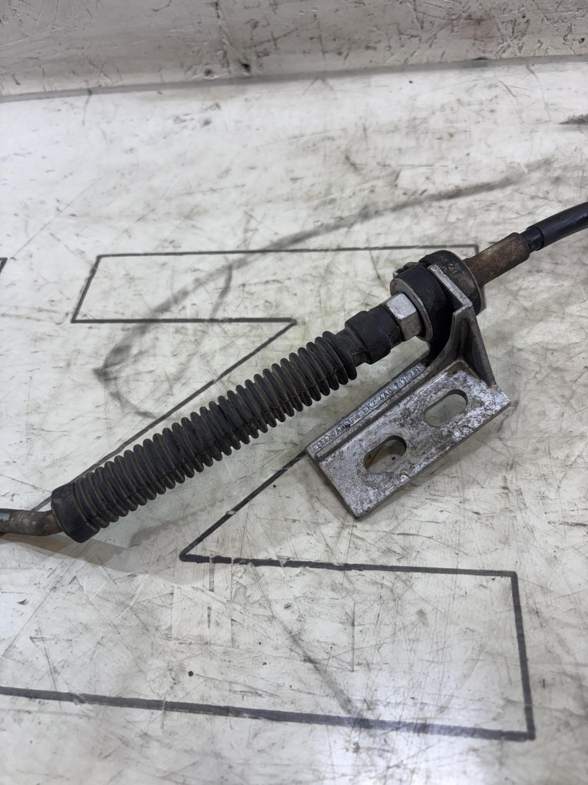 Тросик переключения КПП 4A0713265M Audi A6 C4