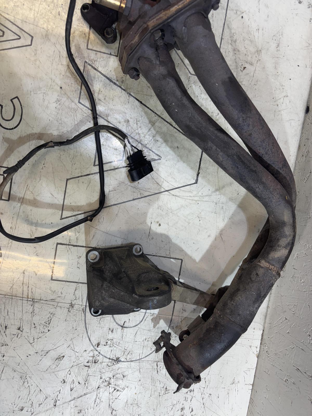 Коллектор выпускной с трубами 8G0253101Q 