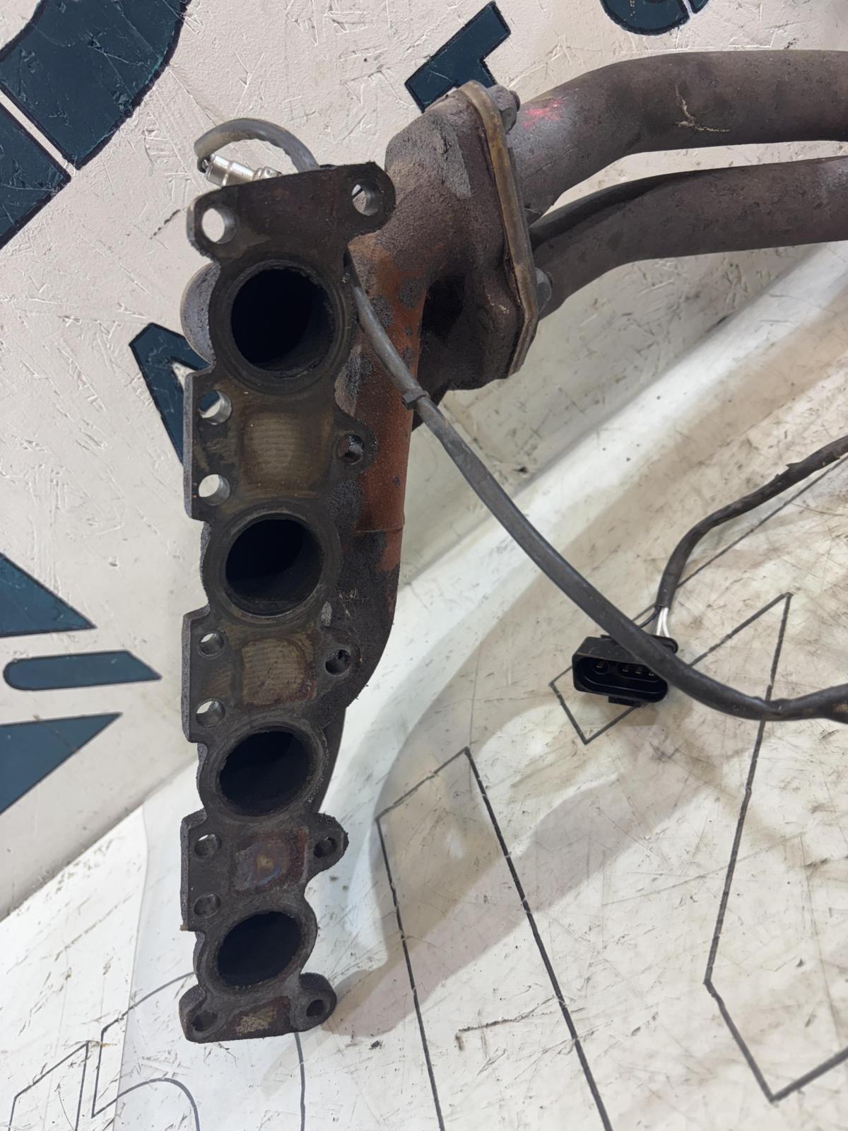 Коллектор выпускной с трубами 8G0253101Q 