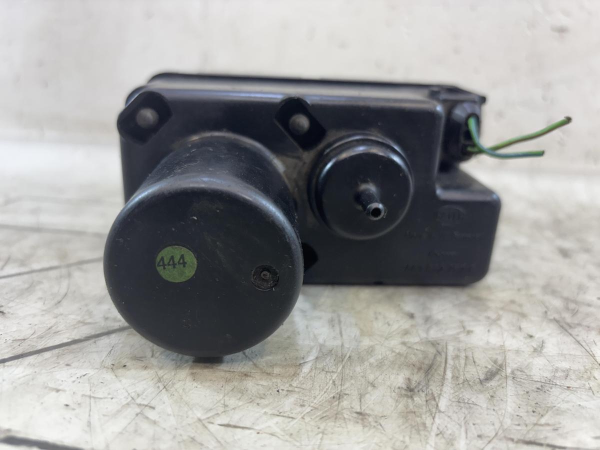 Компрессор центрального замка 443862257B Audi 80 B3