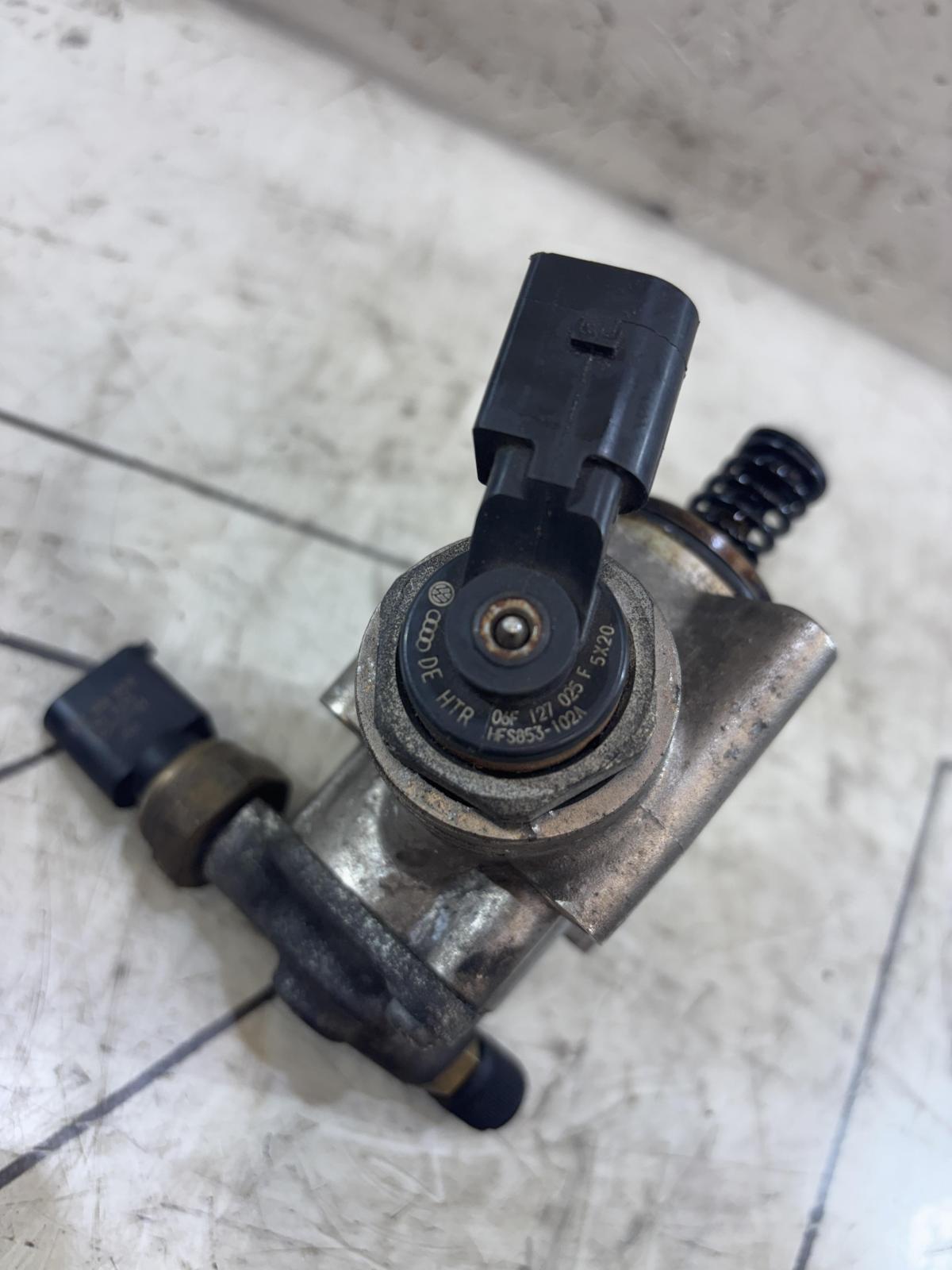 Топливный насос высокого давления 06F127025F 