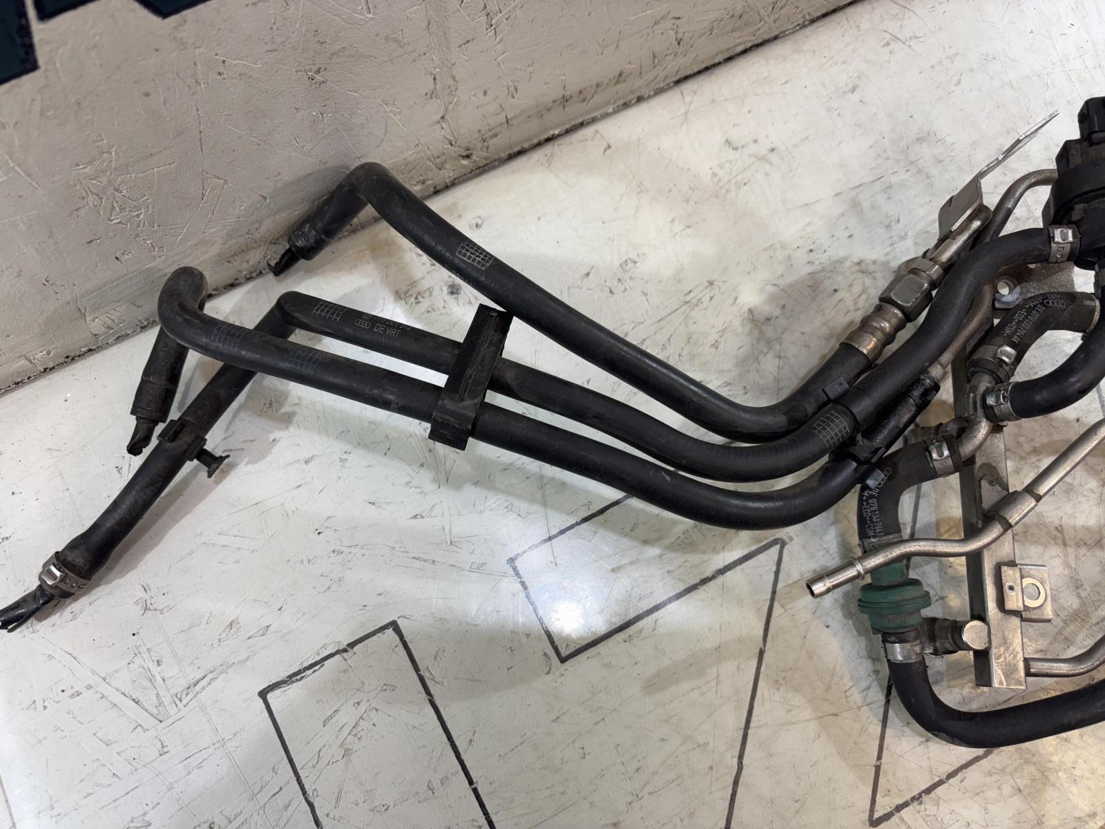 Топливная рампа 078133681AR 