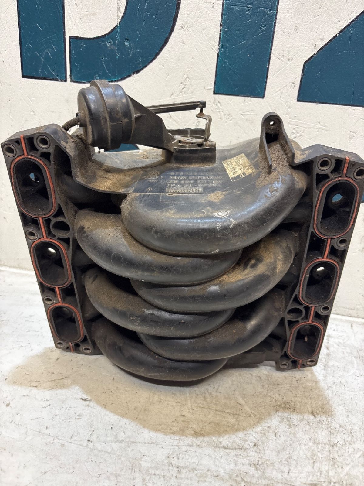 Коллектор впускной 025906203 