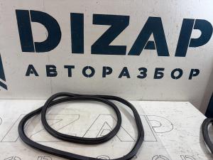 Уплотнитель двери задней левой 4B5833721L 