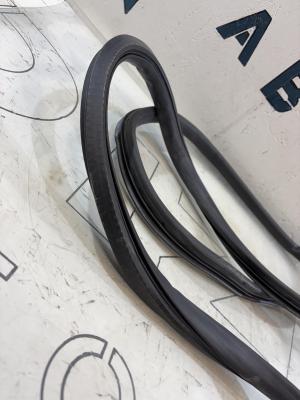 Уплотнитель двери передней левой 4F0831721A Audi A6 C6 / S6 C6 / RS6 C6