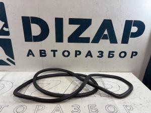 Уплотнитель багажника 4L0827705D Audi Q7