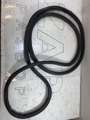 Уплотнитель багажника 4L0827705D Audi Q7