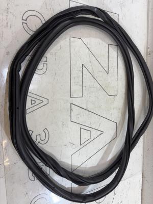 Уплотнитель двери передней левой 4L0831721 Audi Q7