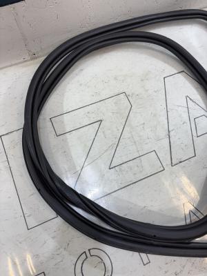 Уплотнитель задней двери 4L0833721 Audi Q7