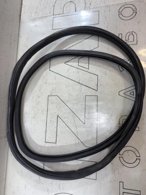 Уплотнитель двери передней левой 4F0831721A Audi A6 C6 / S6 C6 / RS6 C6